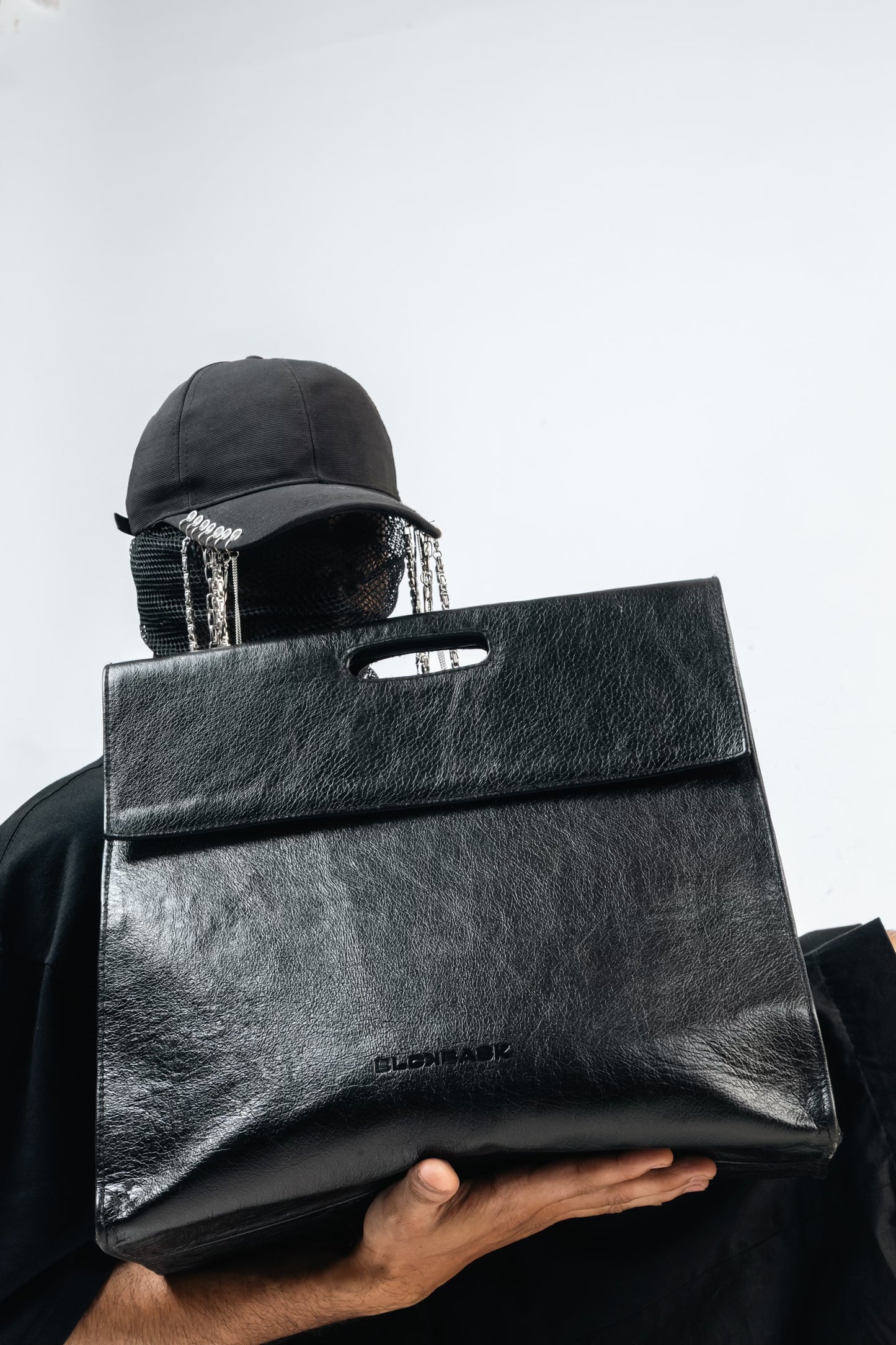 THE CLASSIC LEATHER BAG