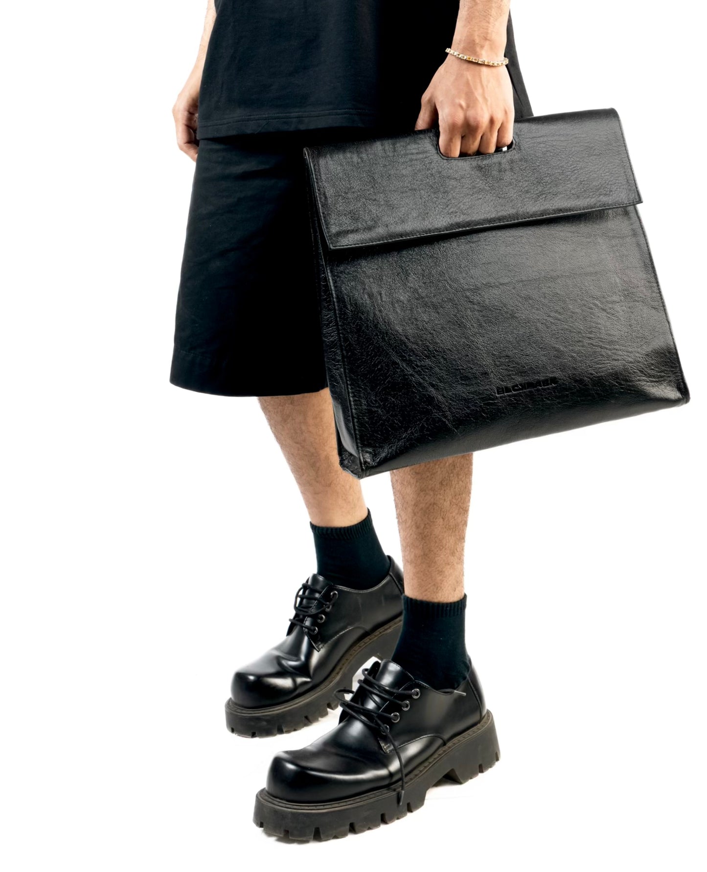 THE CLASSIC LEATHER BAG