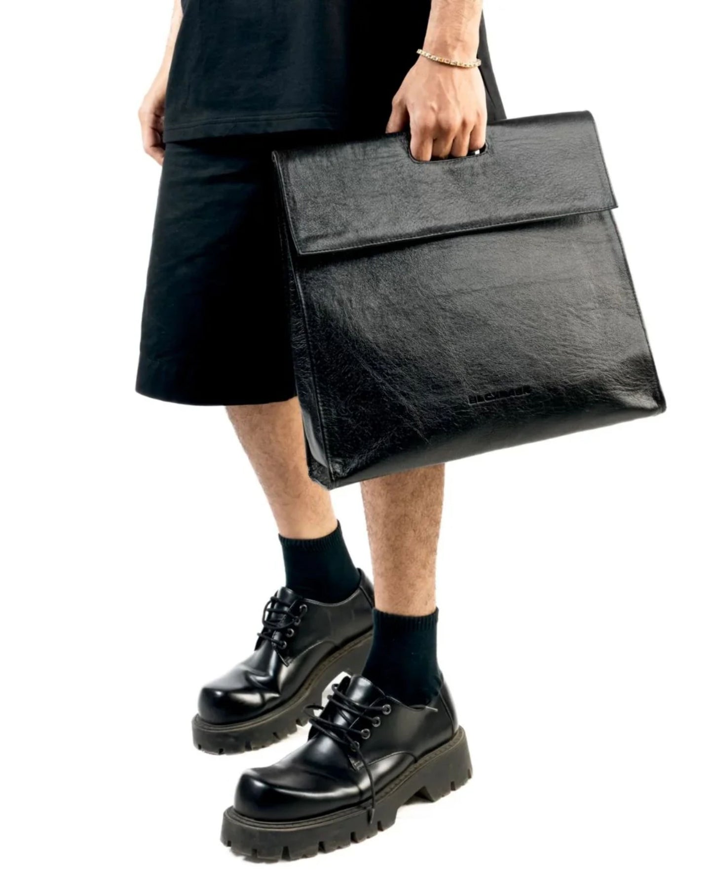 THE CLASSIC LEATHER BAG